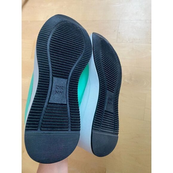 DKNY BNWT "Parks" green wedge pull on Sneaker Womens - Picture 7 of 8